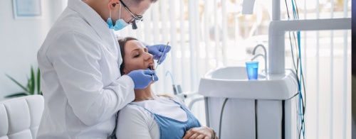 Лечение зубов при беременности: безопасные протоколы по триместрам