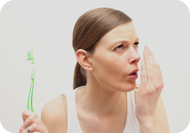 Запах изо рта: причины и лечение