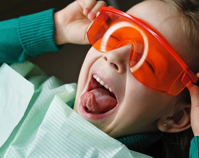 Лечение детских зубов без боли