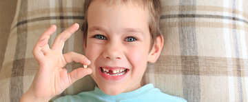 Как удалить молочный зуб без последствий для здоровья ребенка
